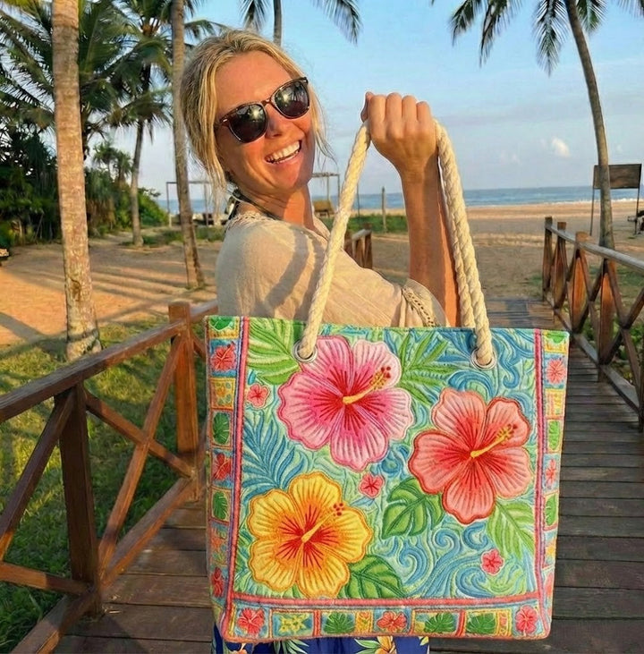 Bolso de playa hecho a mano con flores tropicales